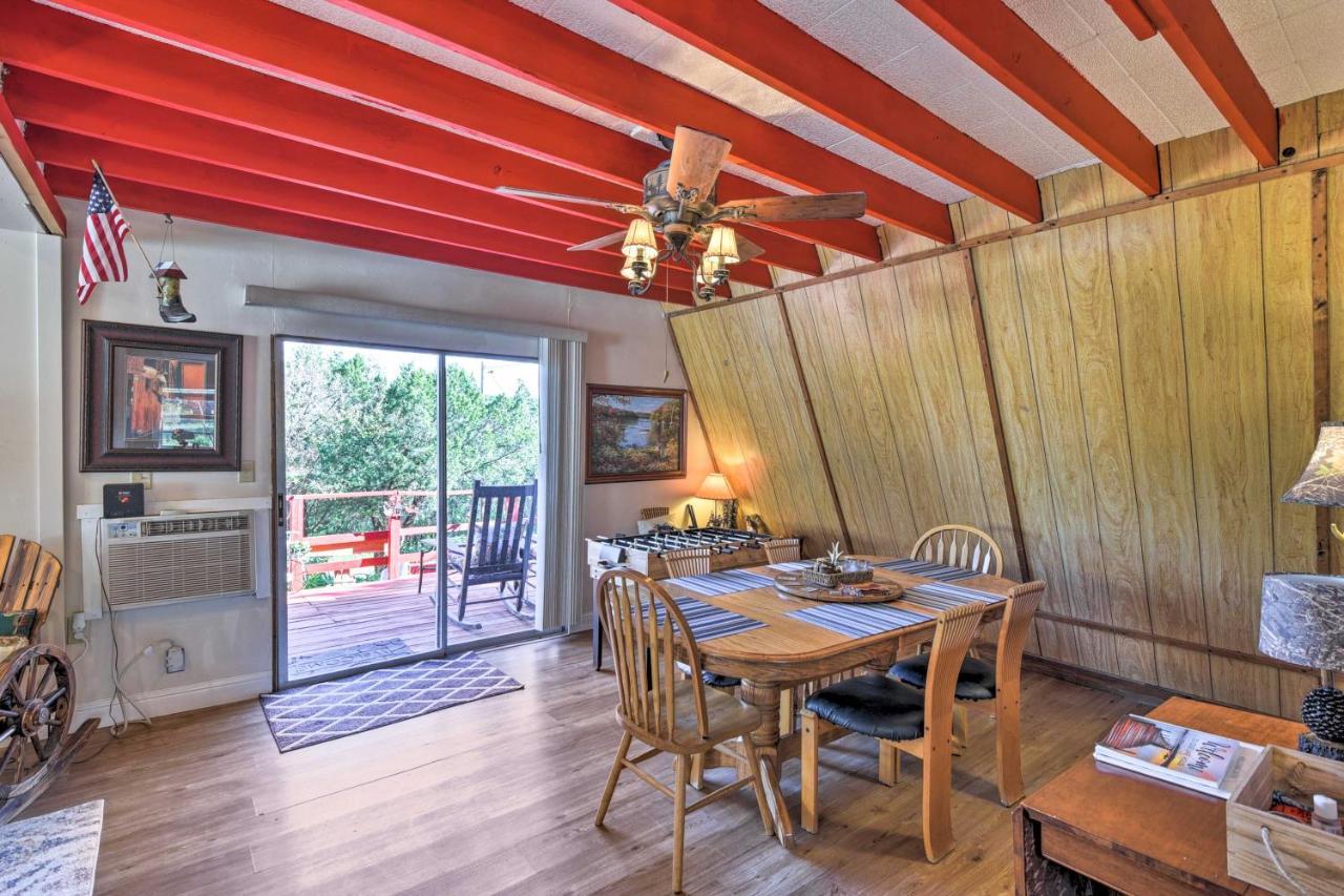 Charming Lake Creek Cabin With Pool Access And Decks Гранбъри Екстериор снимка